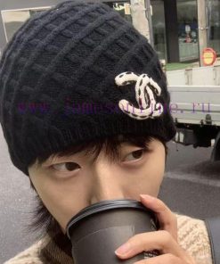 Chanel New Black and White Double C Diamond Grid Knitted Hat with Knitted Yarn in Stock Chaorapzse3