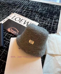 MIU autumn and winter lamb hat bucket hatA super gentle lamb wool bucket hat 🤳️️ Too much l7bdmc5dq