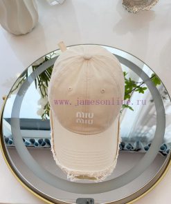 MiuMiu's new letter turned baseball capd4kg0rx3