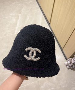 .   Chanel 2024's latest Chanel style lambhair fisherman hat, perfect for everyday wear and lrgo08n9