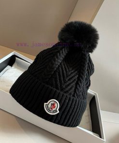 Hooded woolen hat with added fleece2sp8t2pp