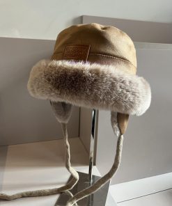 Burberry's new ear protection hat with fleece lining, essential for keeping warm in autumn a6cf7jlv5