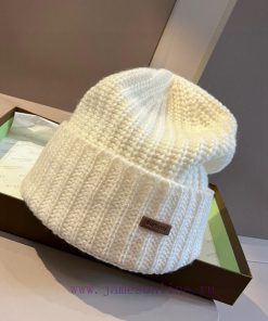 Burberry's new knitted wool hat, made of 100% wool fabric, suitable for both men and women</2qn3zt9s