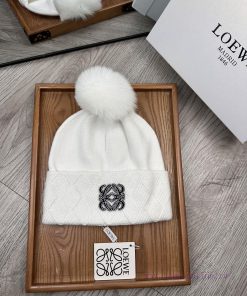Super Welfare Loewe Classic Knitted Hat, Little Sister's Winter Favorite~It looks good, youttsf8ghhn