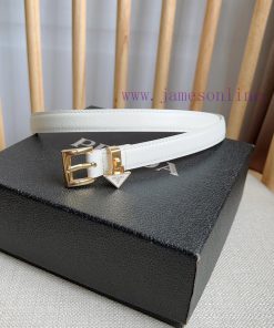 PRADA's elegant Saffiano belt showcases a feminine design with a soft and heartfelt triangul 7mzmwk16