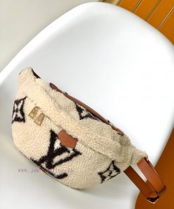 Louis Vuitton Bags The M23715 Medium Waist Bag Is Made Of Delicate Wool Leather To Create A Soft And Comfortable T qkrcbzzd