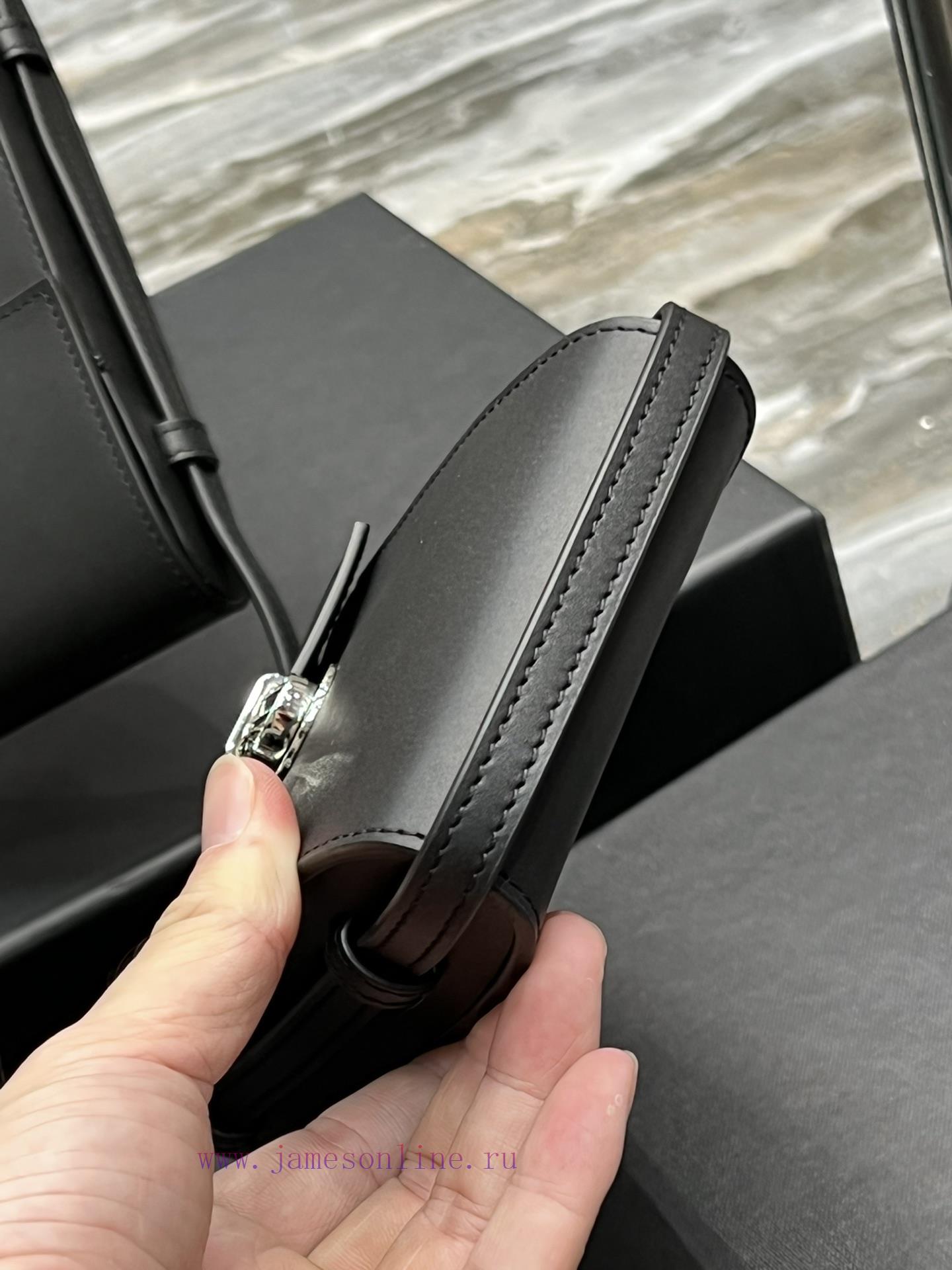 Yves Saint Laurent Bags 𝙋𝙃𝙊𝙉𝙀𝙃𝙊𝙇𝘿𝙀𝙍𝙏𝙐𝘾𝙈𝘼 phone bag𝟮𝟬𝟮𝟭 One of the popular bags is a mobile phone bag, which is hot t rcsvctmp - Image 5