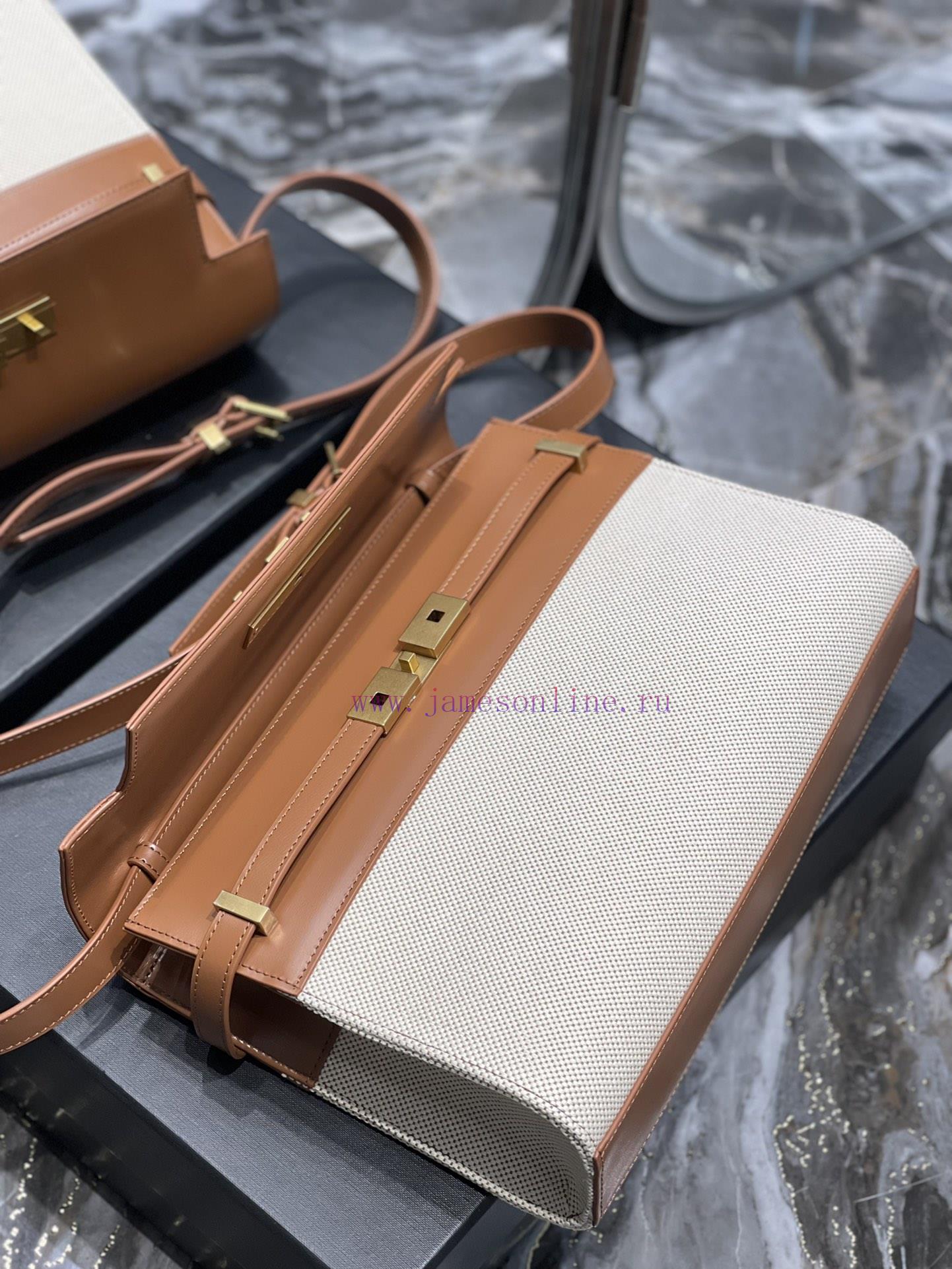 Yves Saint Laurent Bags 𝑴𝒂𝒏𝒉𝒂𝒕𝒕𝒂𝒏 The latest revision of the Manhattan baguette bag features full leather lining, e tzvu3hbf - Image 8