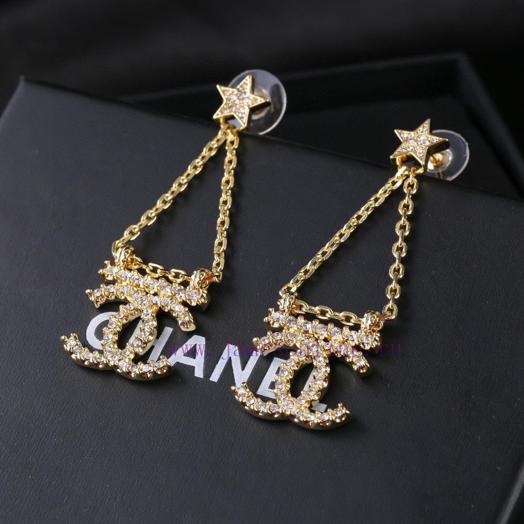 Chanel's New Earrings Are Exquisitely Crafted In Every Detail And This Design Is Truly Stunning 9hntt74b
