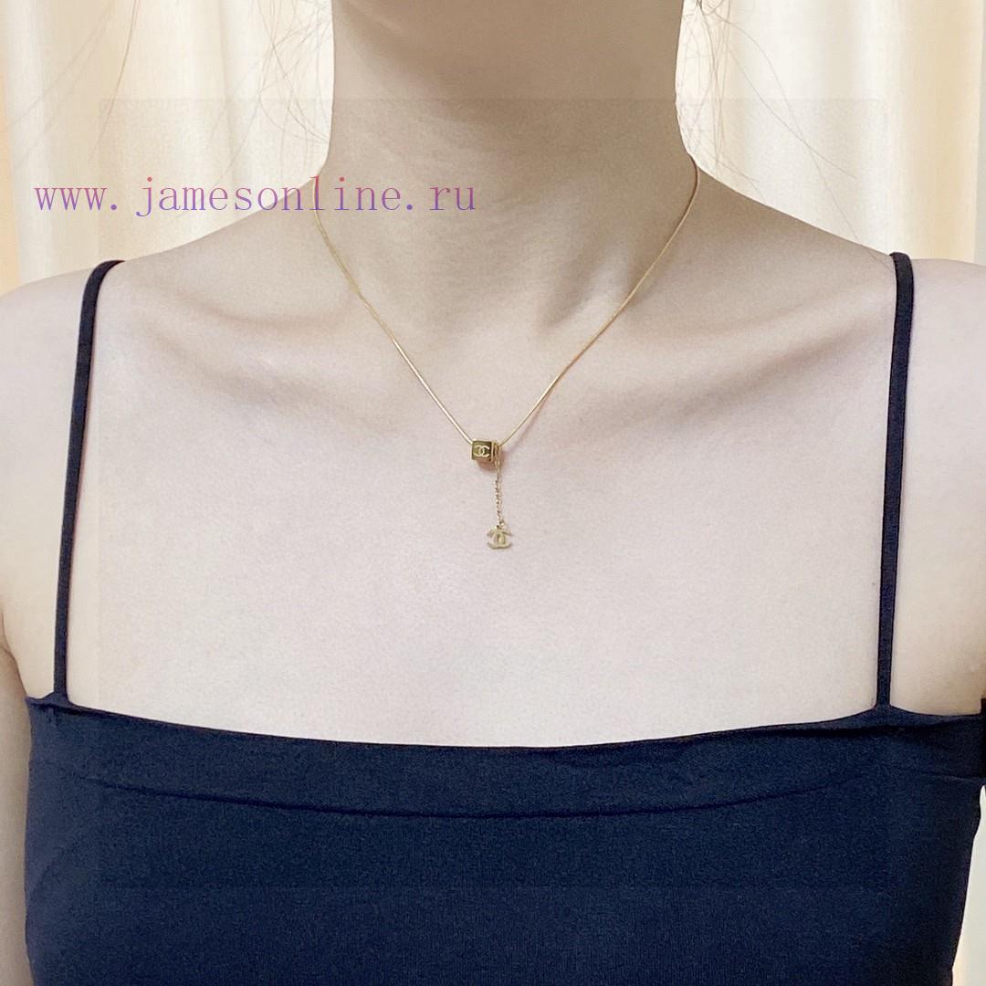 Chanel Double C Letter Fashion Square Pendant Fine Necklace Is A Very Unique Chain Made Of 14K lh1y7ak4 - Image 2