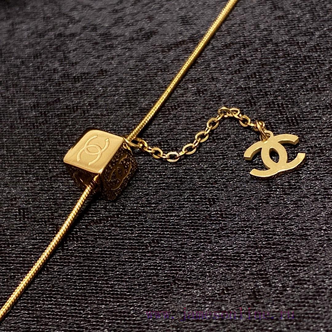Chanel Double C Letter Fashion Square Pendant Fine Necklace Is A Very Unique Chain Made Of 14K lh1y7ak4 - Image 6