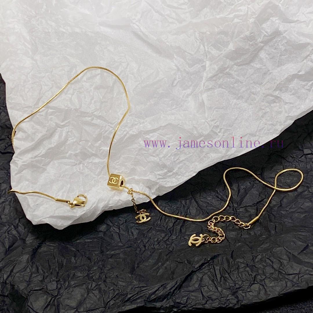 Chanel Double C Letter Fashion Square Pendant Fine Necklace Is A Very Unique Chain Made Of 14K lh1y7ak4 - Image 7