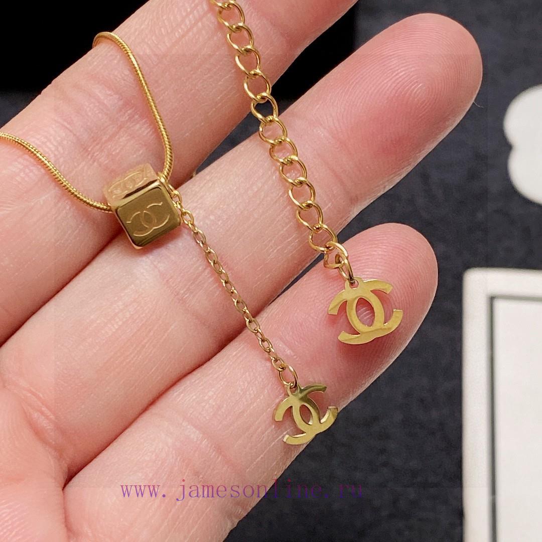 Chanel Double C Letter Fashion Square Pendant Fine Necklace Is A Very Unique Chain Made Of 14K lh1y7ak4 - Image 9