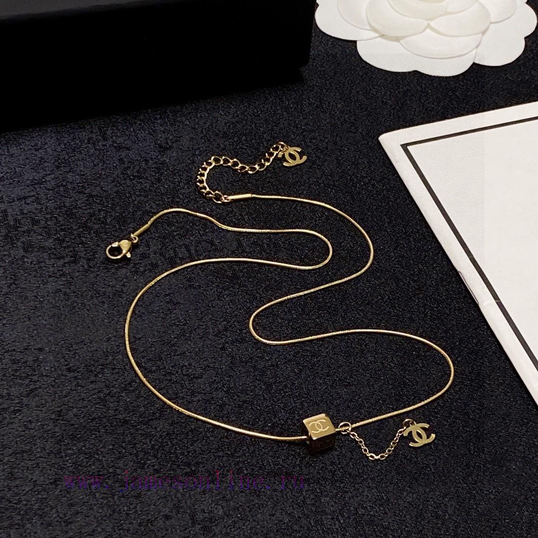 Chanel Double C Letter Fashion Square Pendant Fine Necklace Is A Very Unique Chain Made Of 14K lh1y7ak4 - Image 10