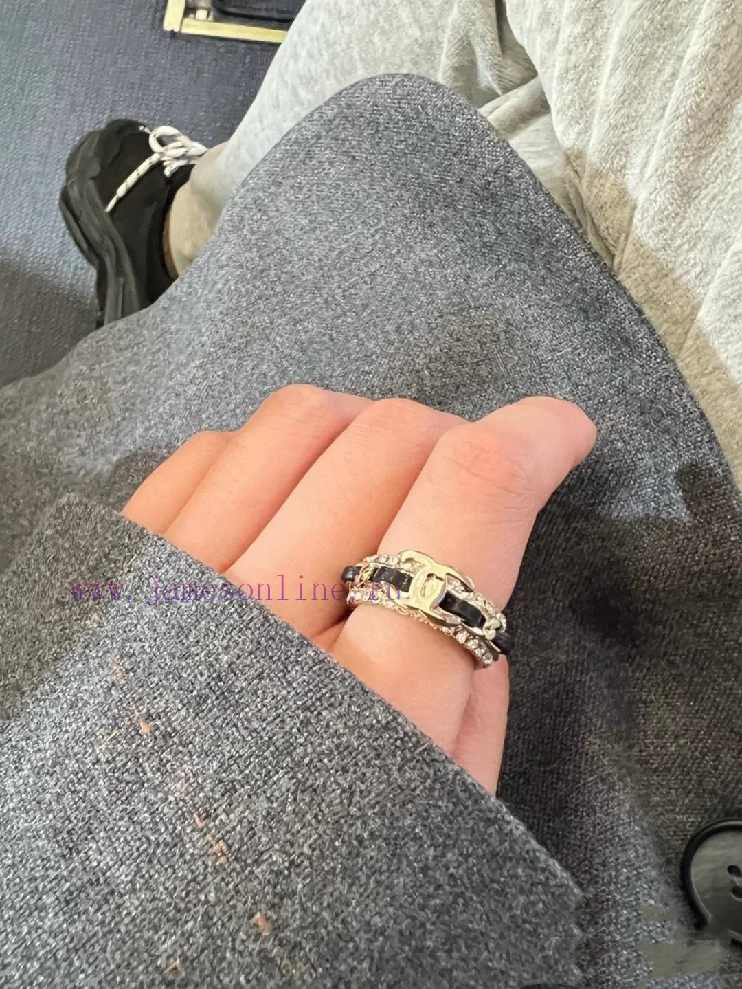 The Chanel Official Website Is Promoting The Latest Chanel Genuine Leather Chain Wearing Ring T 47mv2vx2 - Image 3
