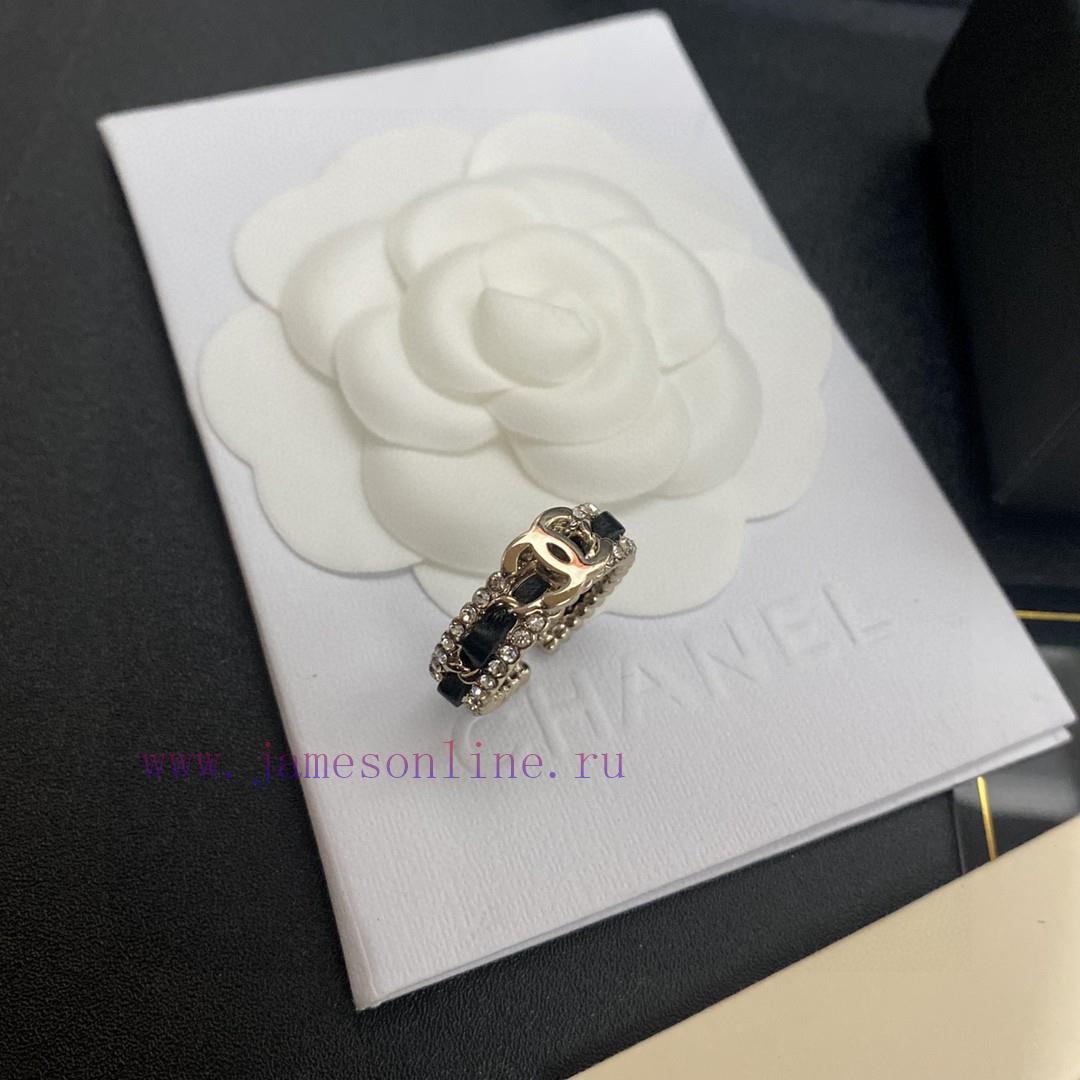 The Chanel Official Website Is Promoting The Latest Chanel Genuine Leather Chain Wearing Ring T 47mv2vx2 - Image 4