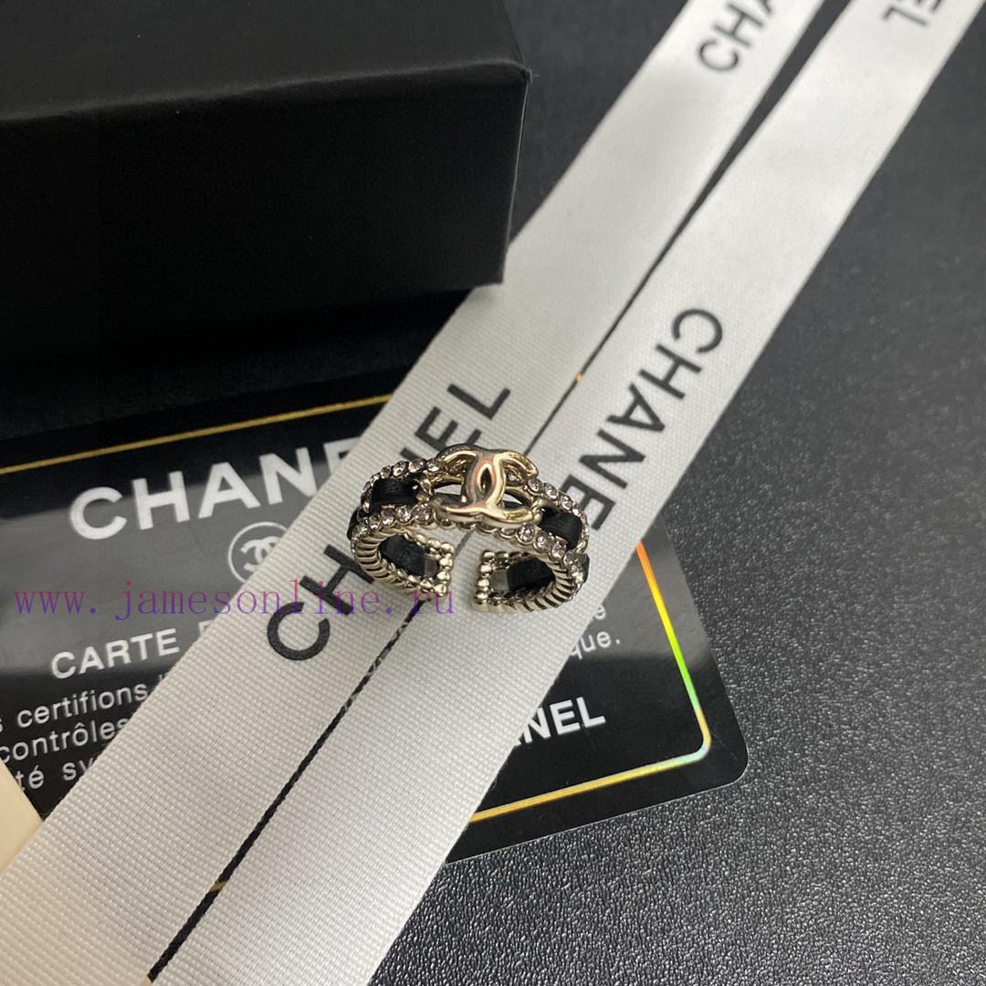 The Chanel Official Website Is Promoting The Latest Chanel Genuine Leather Chain Wearing Ring T 47mv2vx2 - Image 6