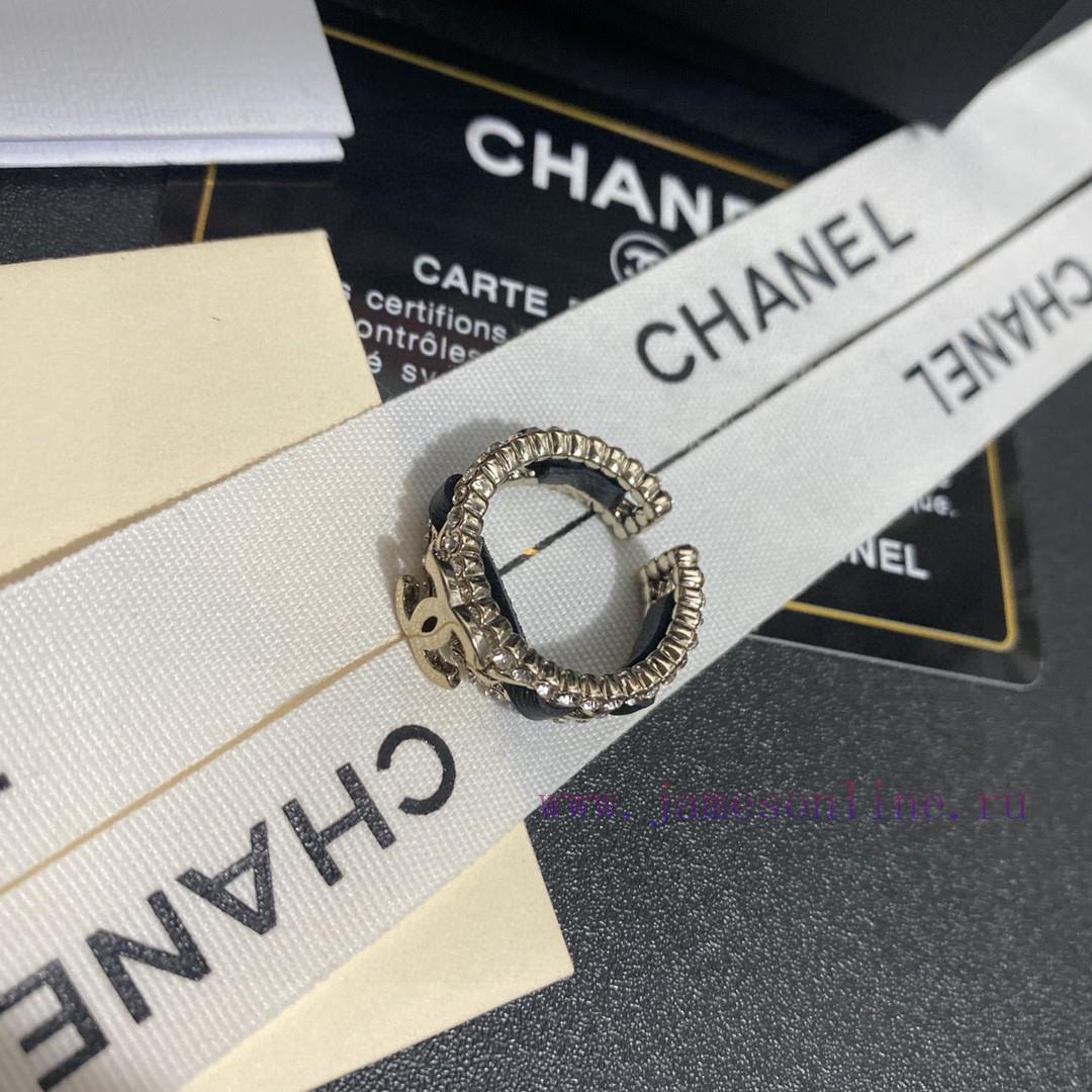 The Chanel Official Website Is Promoting The Latest Chanel Genuine Leather Chain Wearing Ring T 47mv2vx2 - Image 7
