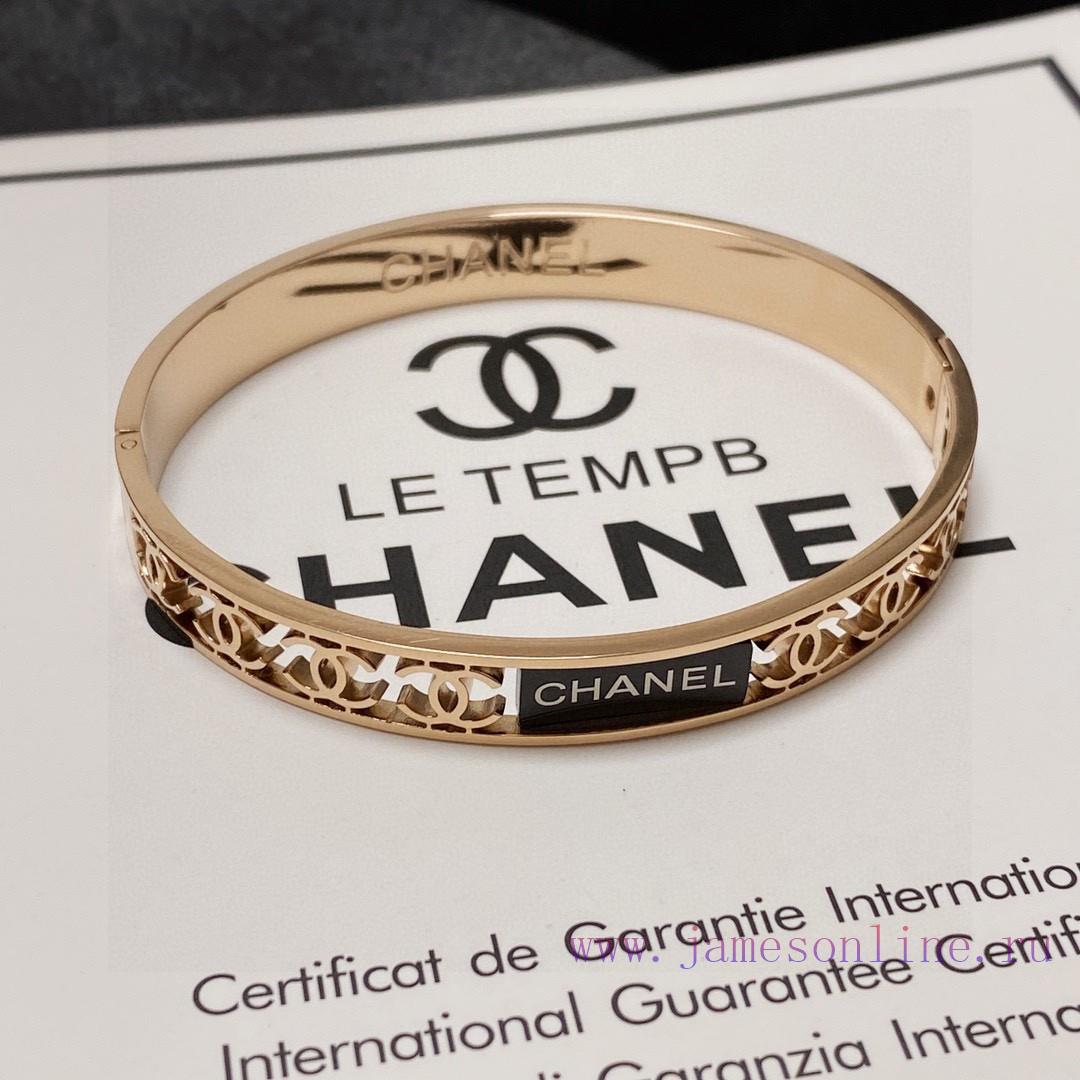 The New Chanel Hollowed Out Bracelet Is Super Heavy Bling Bling Bling With A Very Good Color Ma xdmk8u16