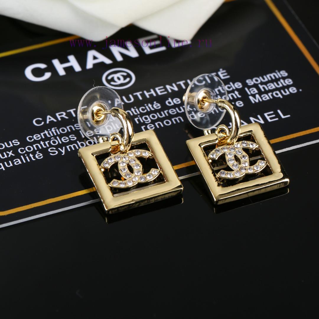 Chanel's New Earrings Are Launched Simultaneously. Double C Earrings Are Crafted With Precision e7yt7inu
