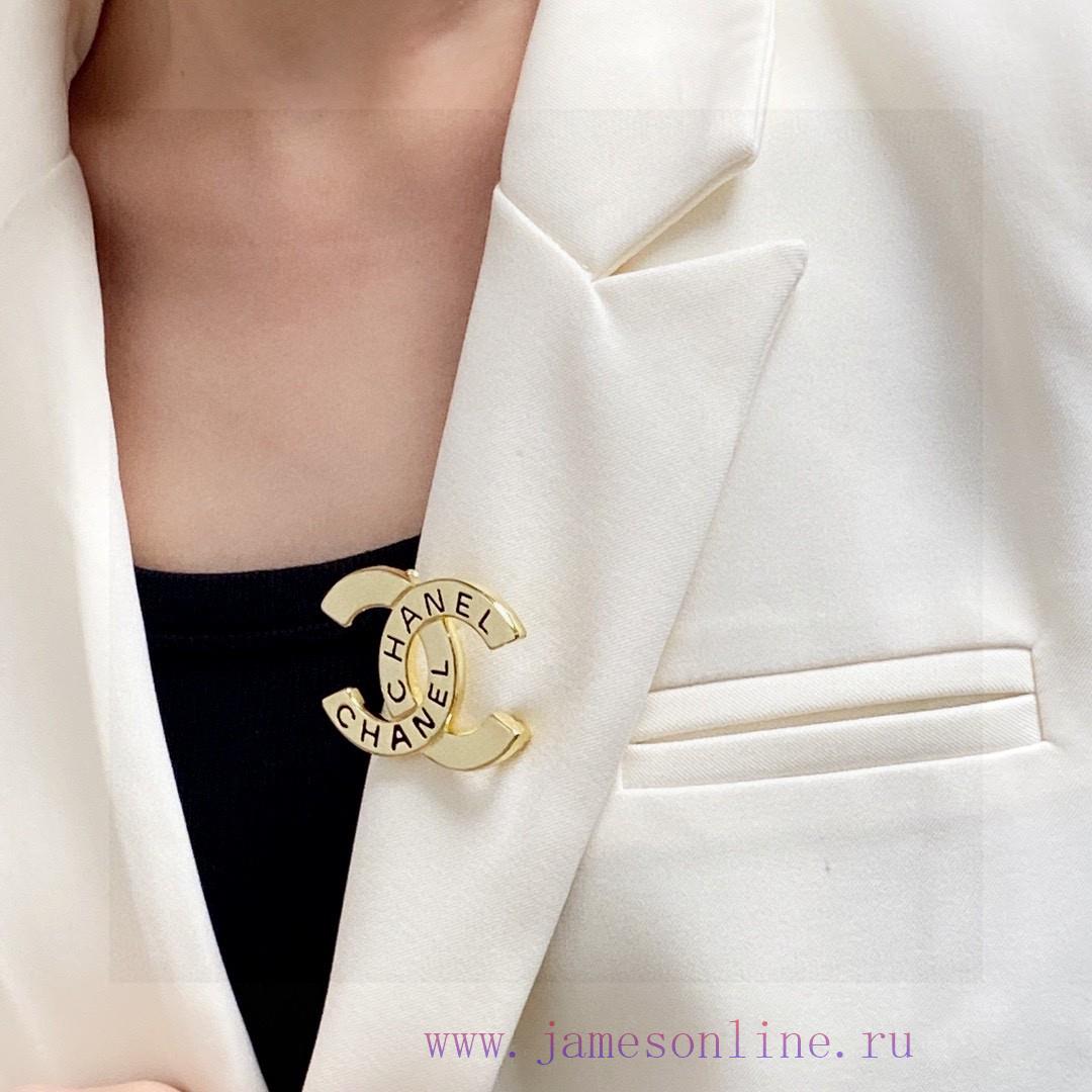 CHANELChanel's New Collection Is Synchronized With The New Antique Gold Shiny Chanel Brooch Whi t7lcae79 - Image 2