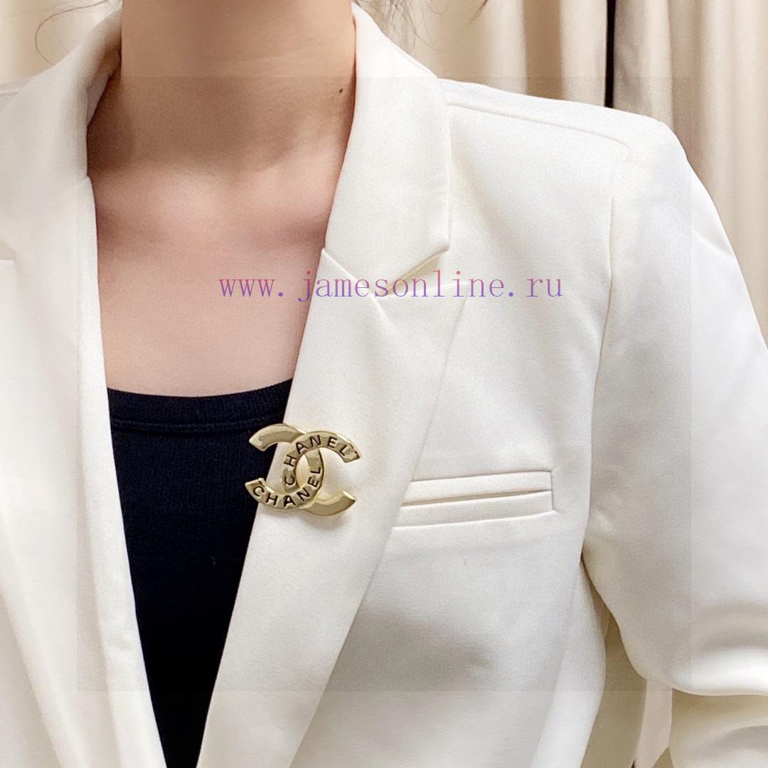 CHANELChanel's New Collection Is Synchronized With The New Antique Gold Shiny Chanel Brooch Whi t7lcae79 - Image 3
