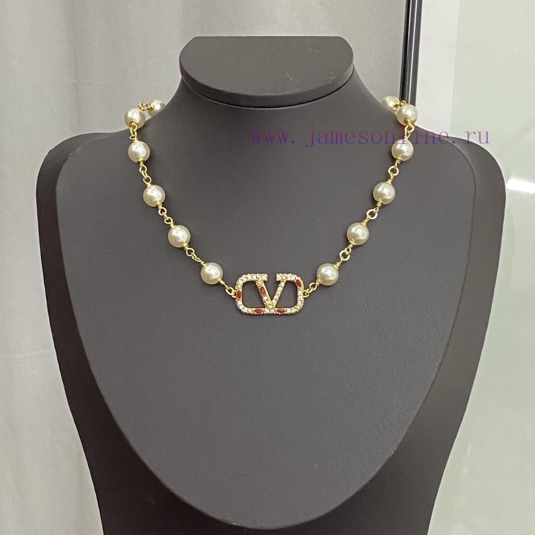 Today's New Code N862Valentino Necklace Hot Selling Item Hits New Market🤒 VAENTINO Pearl V Logo brr8eloz - Image 2
