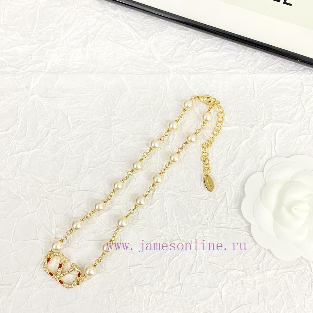 Today's New Code N862Valentino Necklace Hot Selling Item Hits New Market🤒 VAENTINO Pearl V Logo brr8eloz - Image 4