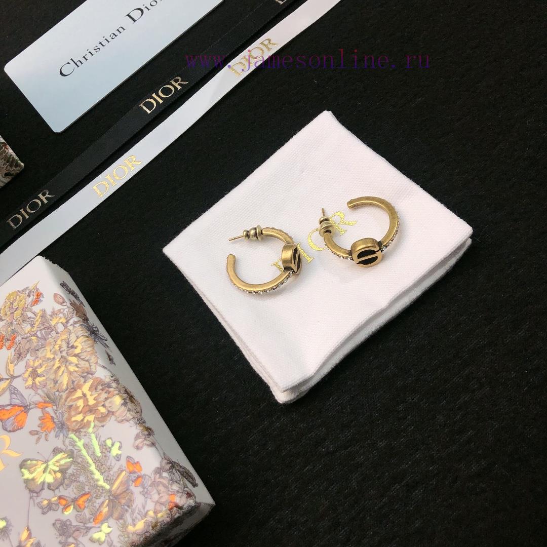 Dior's New Letter Earrings Are On The Market A Beautiful And Romantic Must-have For All Hands. 8o0yd8wy - Image 2