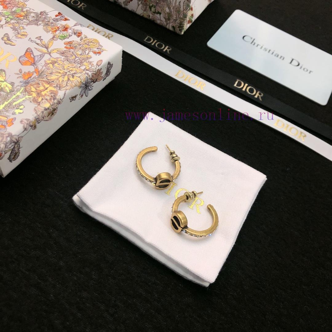 Dior's New Letter Earrings Are On The Market A Beautiful And Romantic Must-have For All Hands. 8o0yd8wy - Image 3