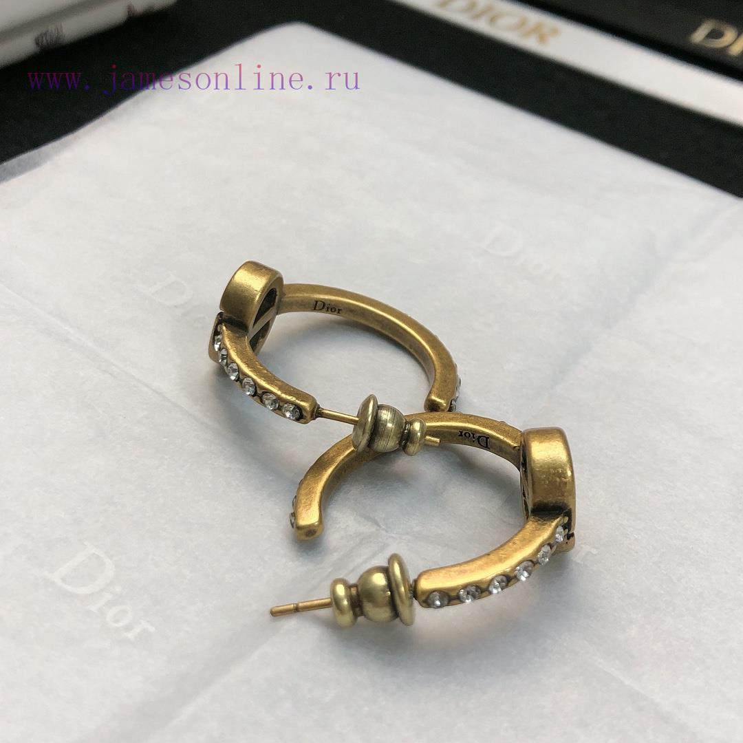 Dior's New Letter Earrings Are On The Market A Beautiful And Romantic Must-have For All Hands. 8o0yd8wy - Image 4