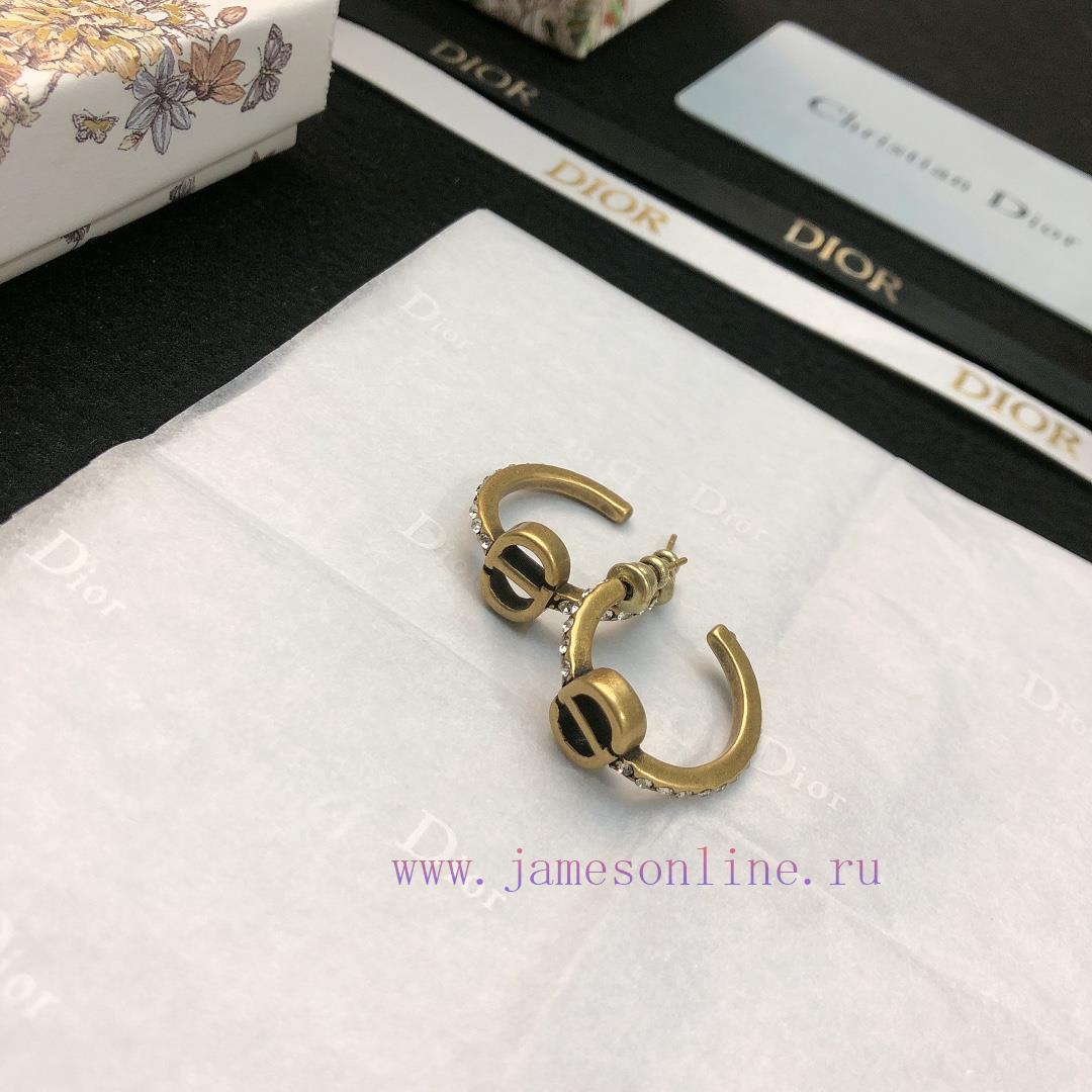 Dior's New Letter Earrings Are On The Market A Beautiful And Romantic Must-have For All Hands. 8o0yd8wy - Image 5