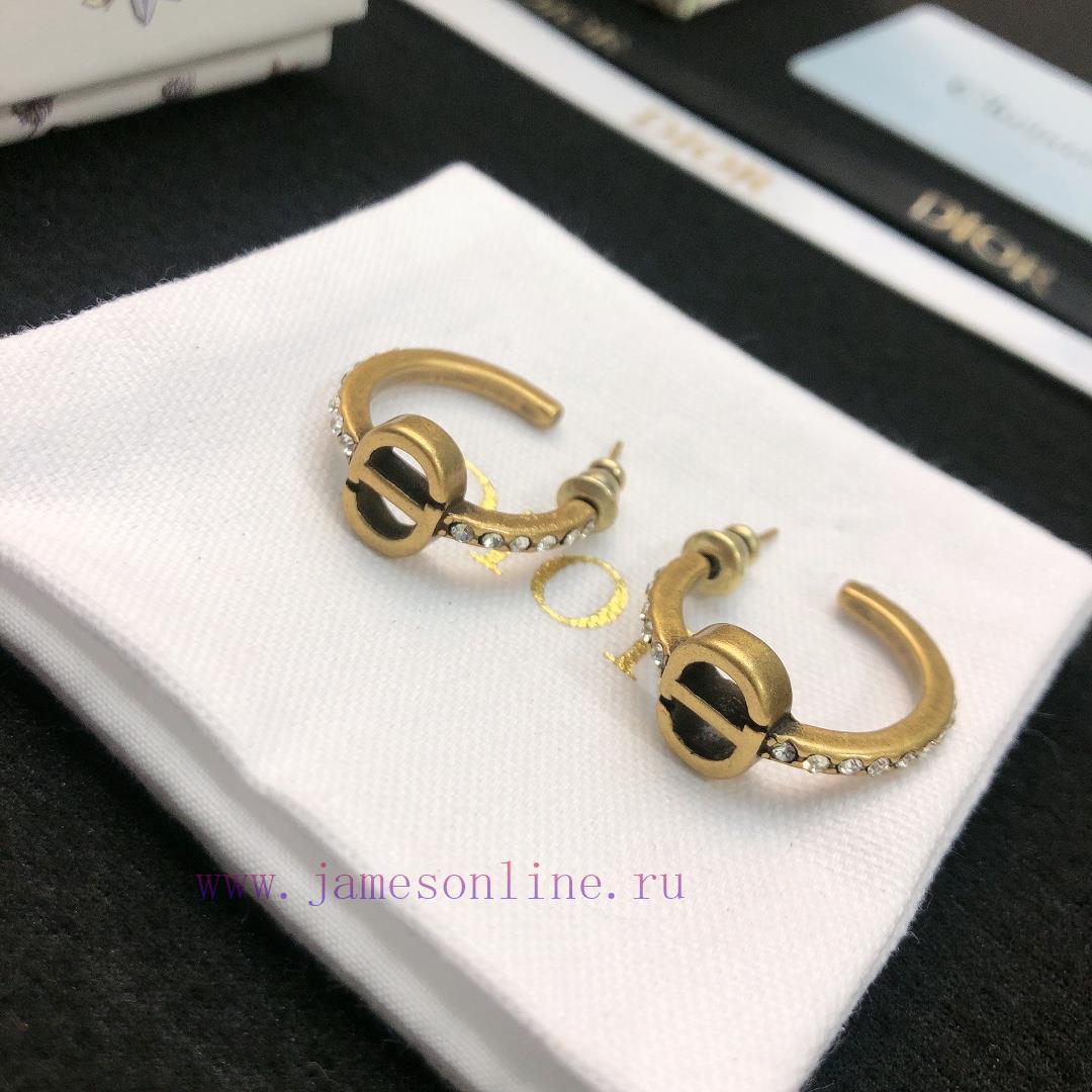 Dior's New Letter Earrings Are On The Market A Beautiful And Romantic Must-have For All Hands. 8o0yd8wy - Image 6