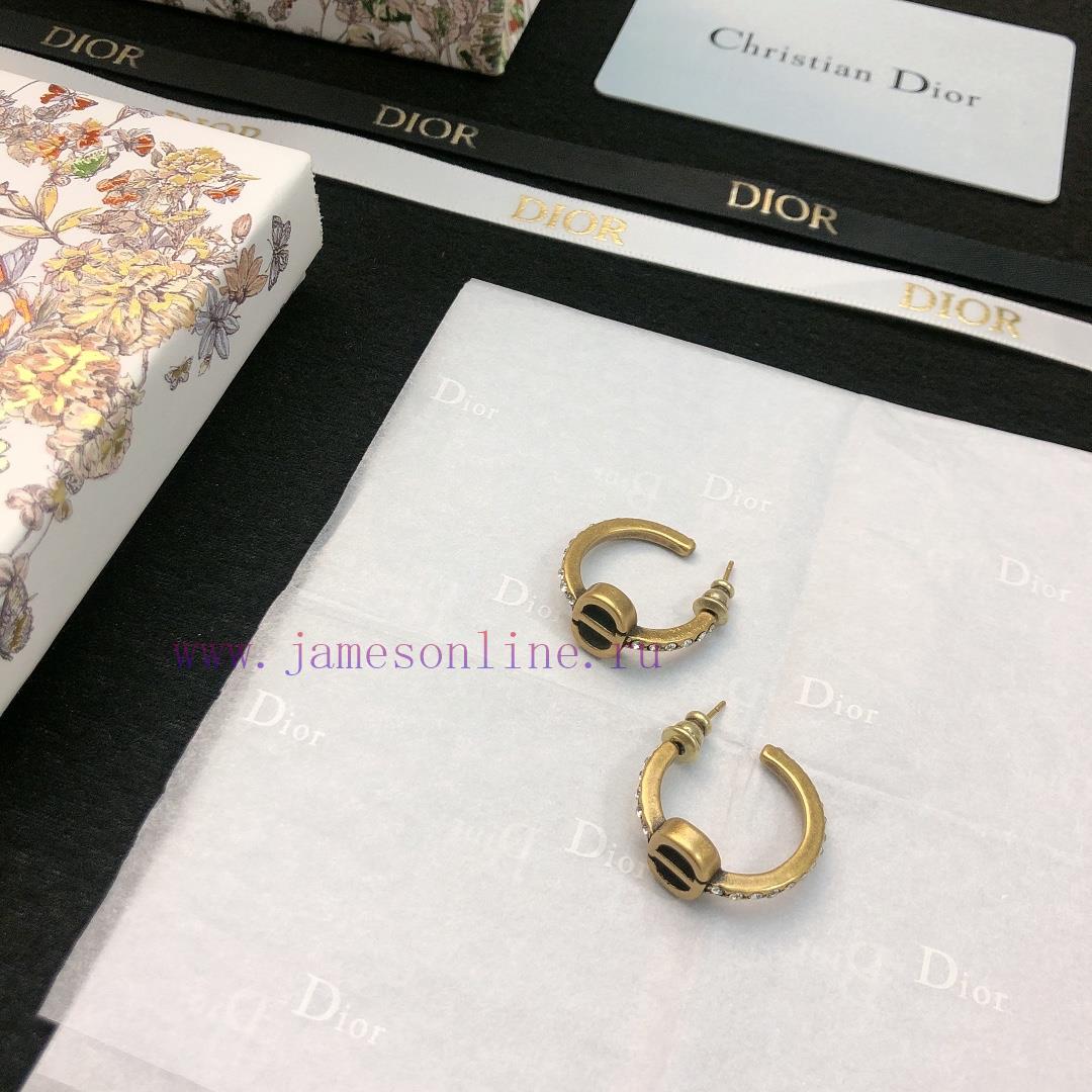 Dior's New Letter Earrings Are On The Market A Beautiful And Romantic Must-have For All Hands. 8o0yd8wy - Image 7