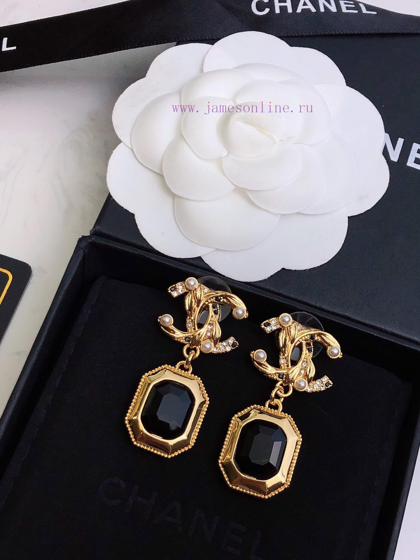 Chanel's New Gold Earrings Keep Up With The Trend In Early Spring. Whether You Have A Round Fac 4pqkwr3r