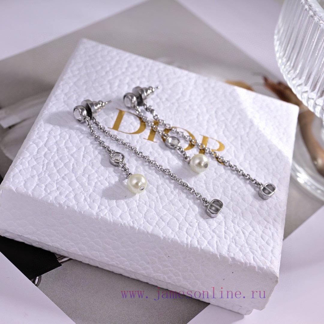 Dior's 2024 New Collection Beloved By Top Tier Brands Features Letter CD Earrings With A Metall nxkymg68 - Image 7