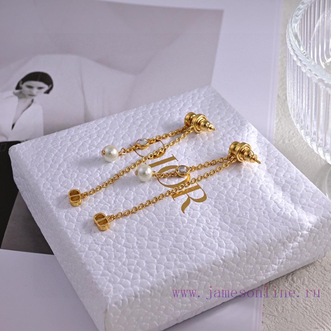 Dior's 2024 New Collection Beloved By Top Tier Brands Features Letter CD Earrings With A Metall nxkymg68 - Image 9