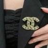 CHANELChanel's New Pearl Chanel Brooch Is The Most Women's Accessory. Women Who Have Devoted Al abt3idjk