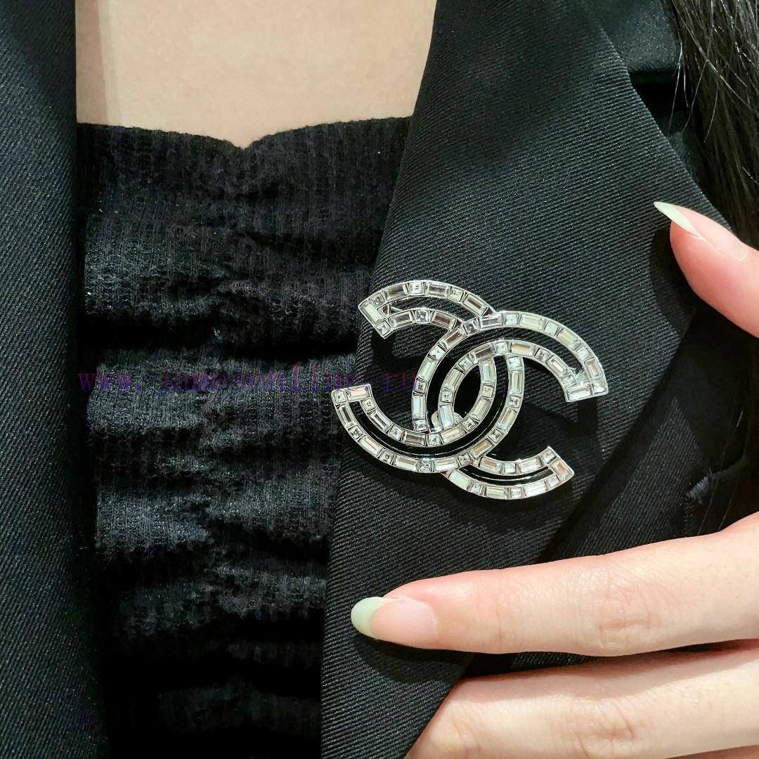 CHANELChanel Has Synchronized The New Chanel Brooch Which Is The Most Knowledgeable Accessory F fkl2kkk4 - Image 2