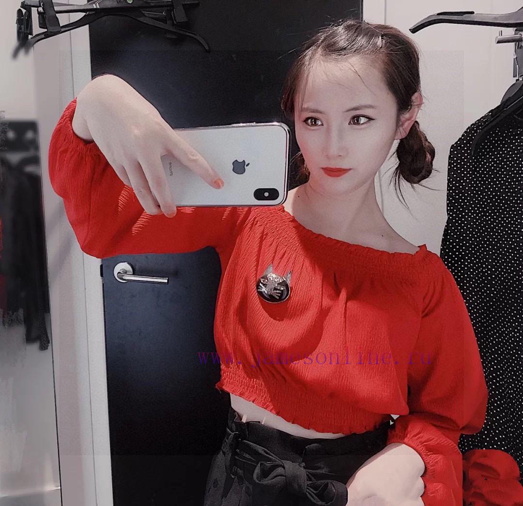 Chanel's New Collection Is Synchronized With The New Chanel Brooch Which Is The Most Knowledgea 9cxhjlql - Image 4