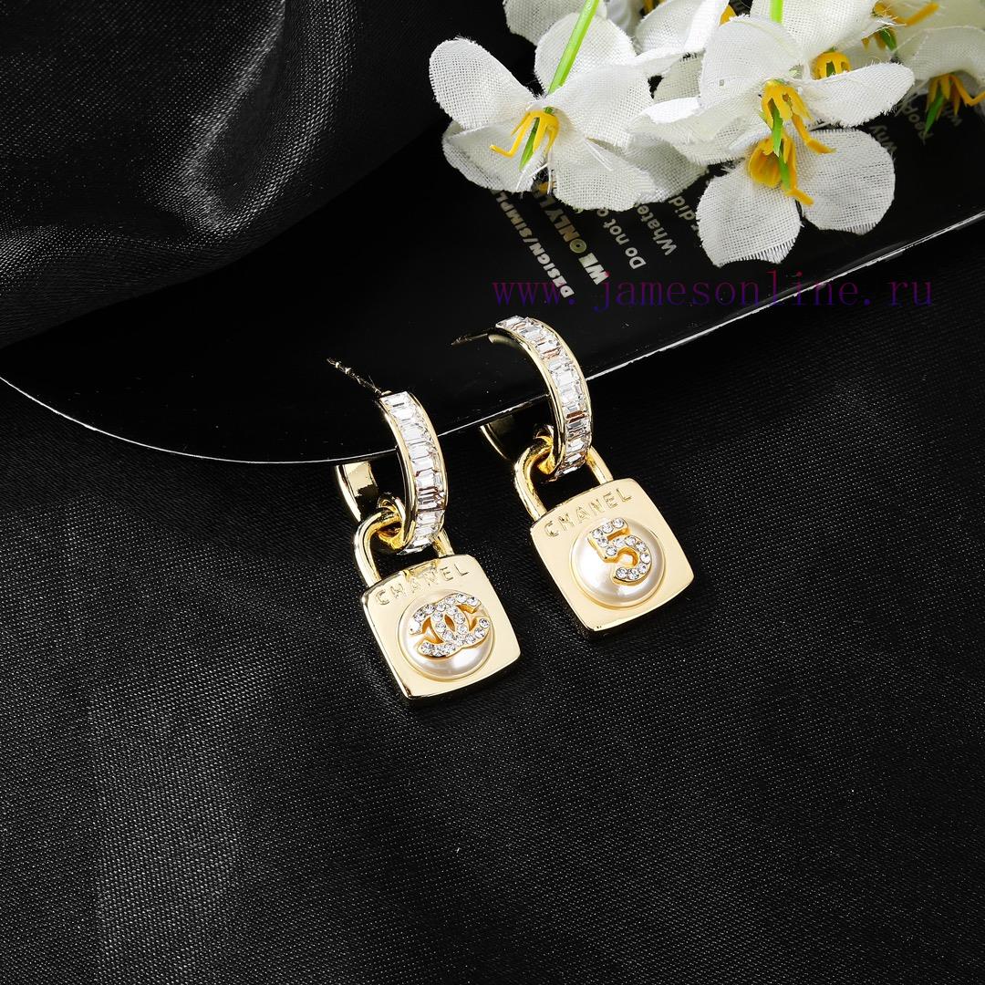 Chanel's New Earrings Are So Beautiful. New Earrings Are Essential Decorations Beautiful Object vjqy2rq8