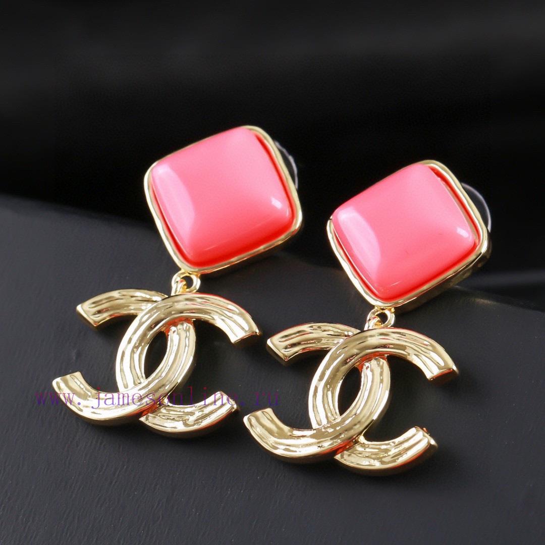 Chanel's New Earrings Are Exquisitely Crafted In Every Detail And This Design Is Truly Stunning 8o9gq7fv