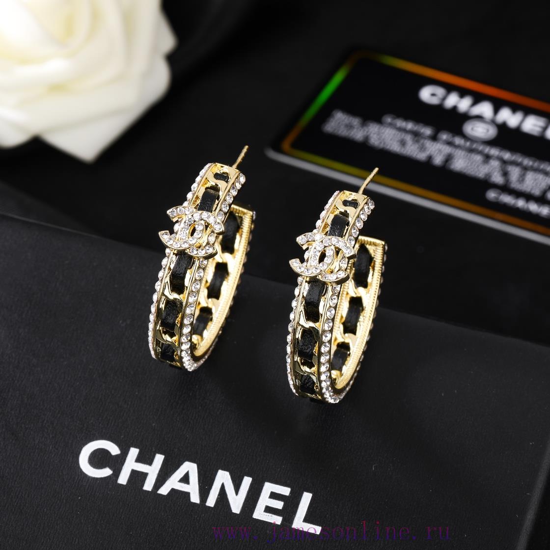 Chanel's New Pearl Earrings Are Exquisitely Crafted In Every Detail And This Design Is Truly St hq80n7ny