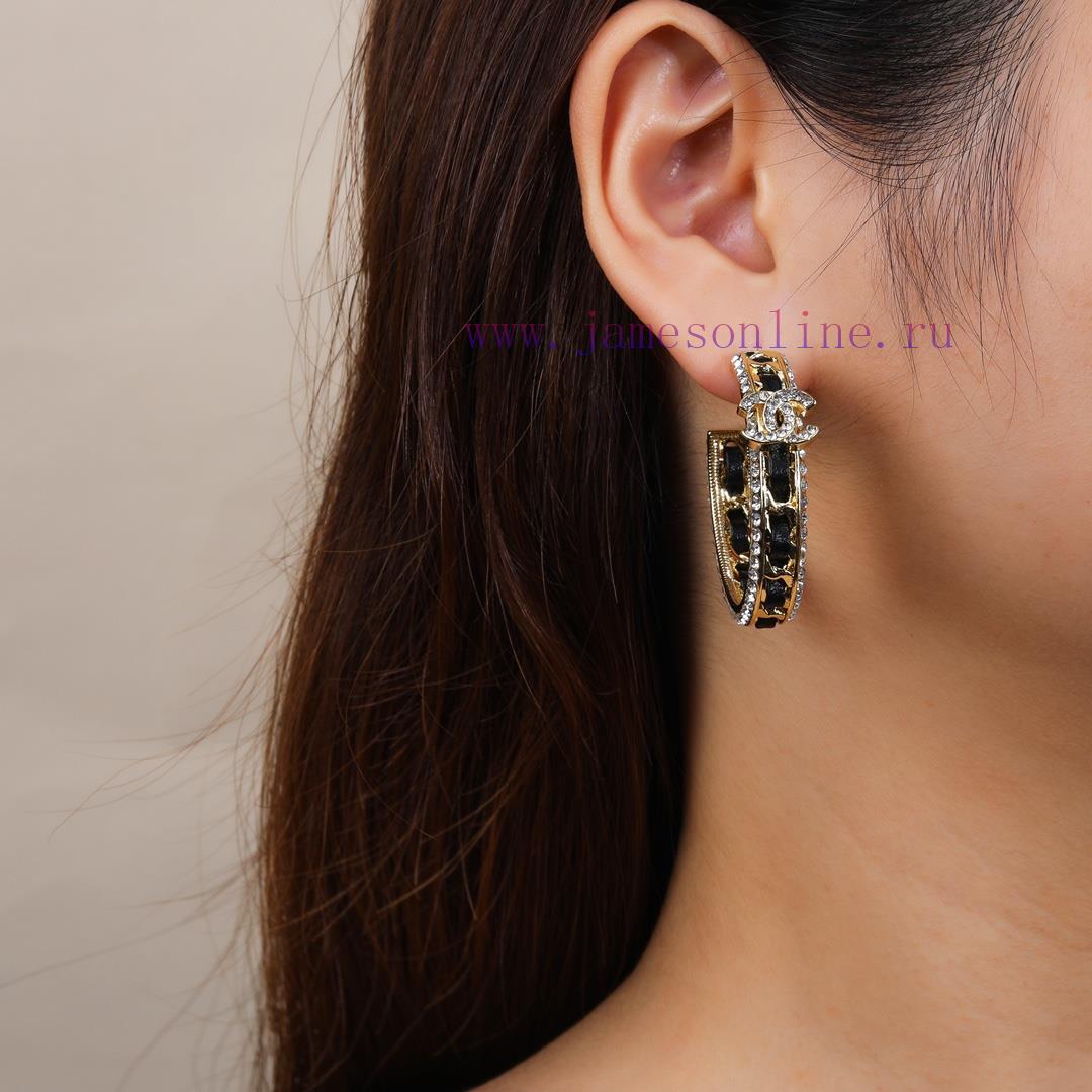 Chanel's New Pearl Earrings Are Exquisitely Crafted In Every Detail And This Design Is Truly St hq80n7ny - Image 3