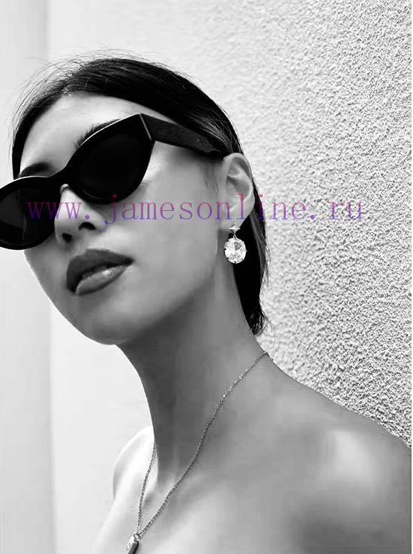 Celine's New Kaixuan Door Earrings Have A Unique Design That Completely Overturns Your Impressi uy0x4y6c