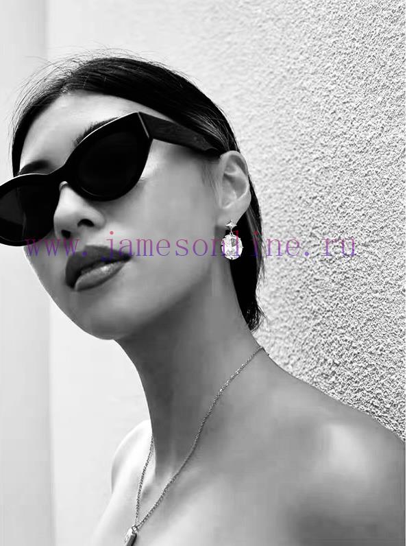 Celine's New Kaixuan Door Earrings Have A Unique Design That Completely Overturns Your Impressi uy0x4y6c - Image 2