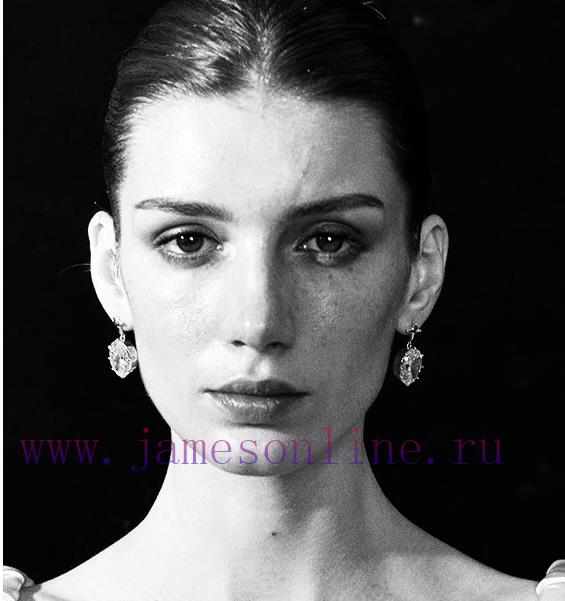 Celine's New Kaixuan Door Earrings Have A Unique Design That Completely Overturns Your Impressi uy0x4y6c - Image 3