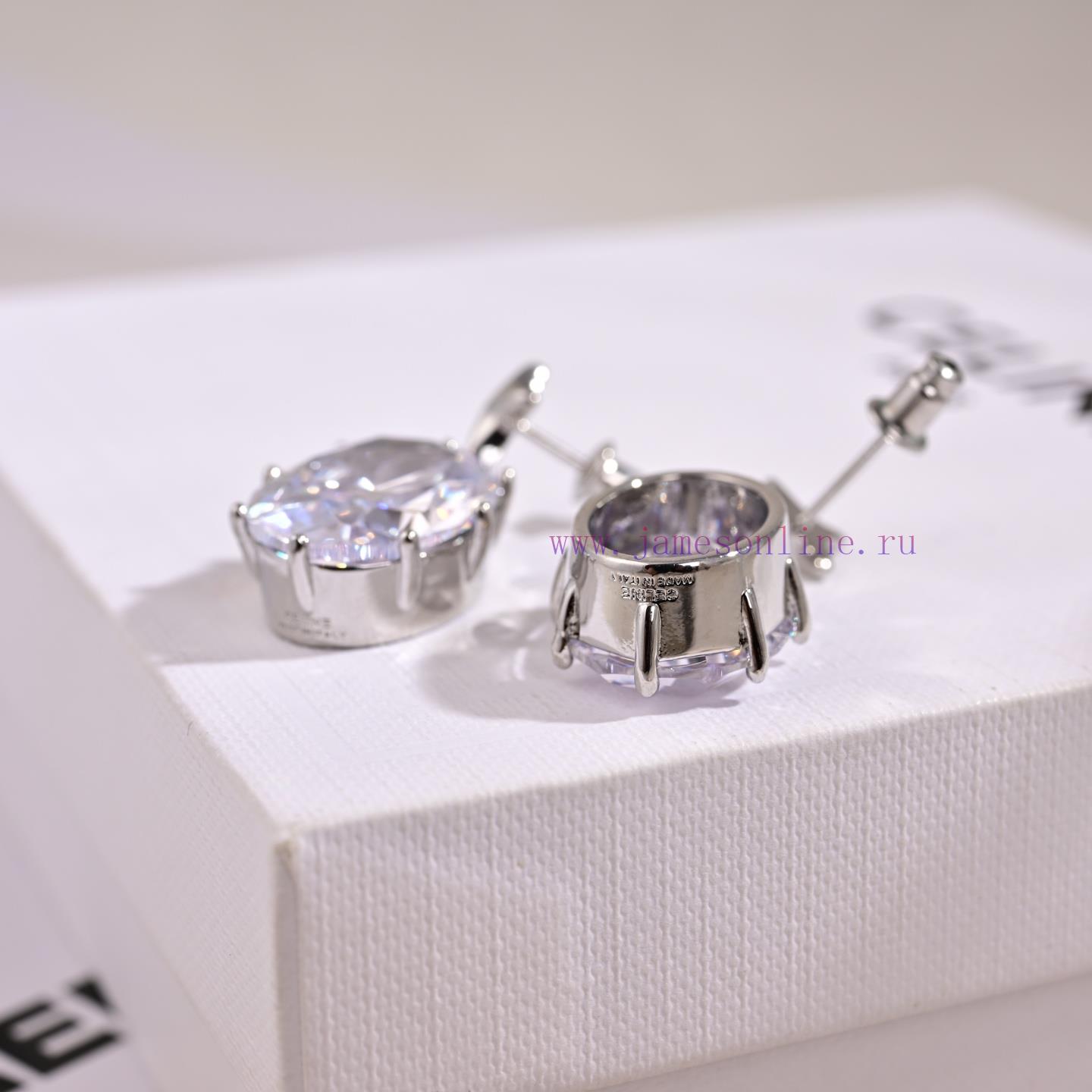 Celine's New Kaixuan Door Earrings Have A Unique Design That Completely Overturns Your Impressi uy0x4y6c - Image 5