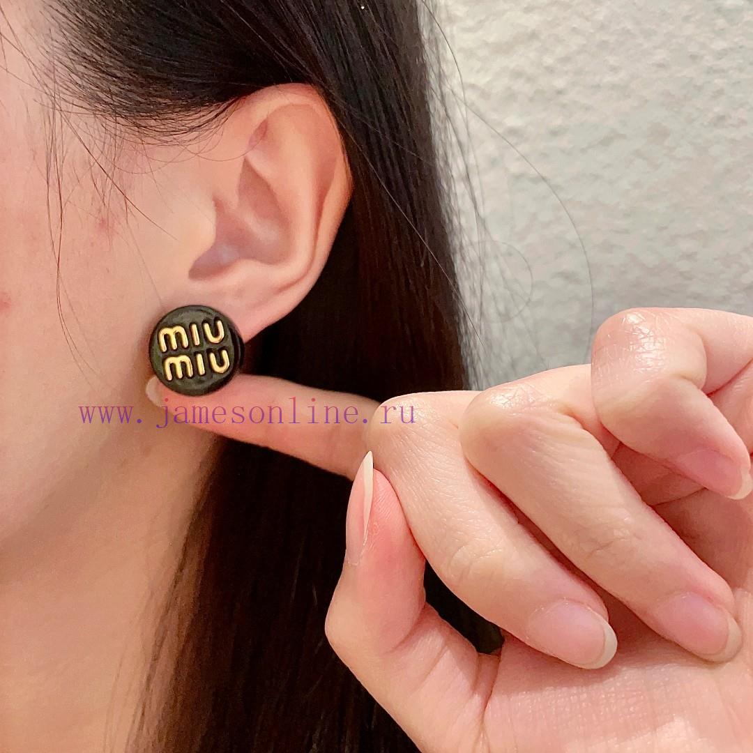 The New MIUMIU Round Letter Design Earrings Are A Must-have Item For Little Fairies And Goddess n8kg8ss2 - Image 3