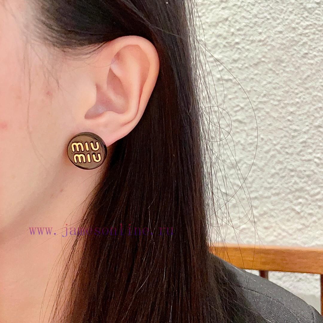 The New MIUMIU Round Letter Design Earrings Are A Must-have Item For Little Fairies And Goddess n8kg8ss2 - Image 4